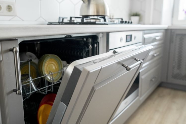 Nos conseils pour bien choisir votre lave-vaisselle à encastrer